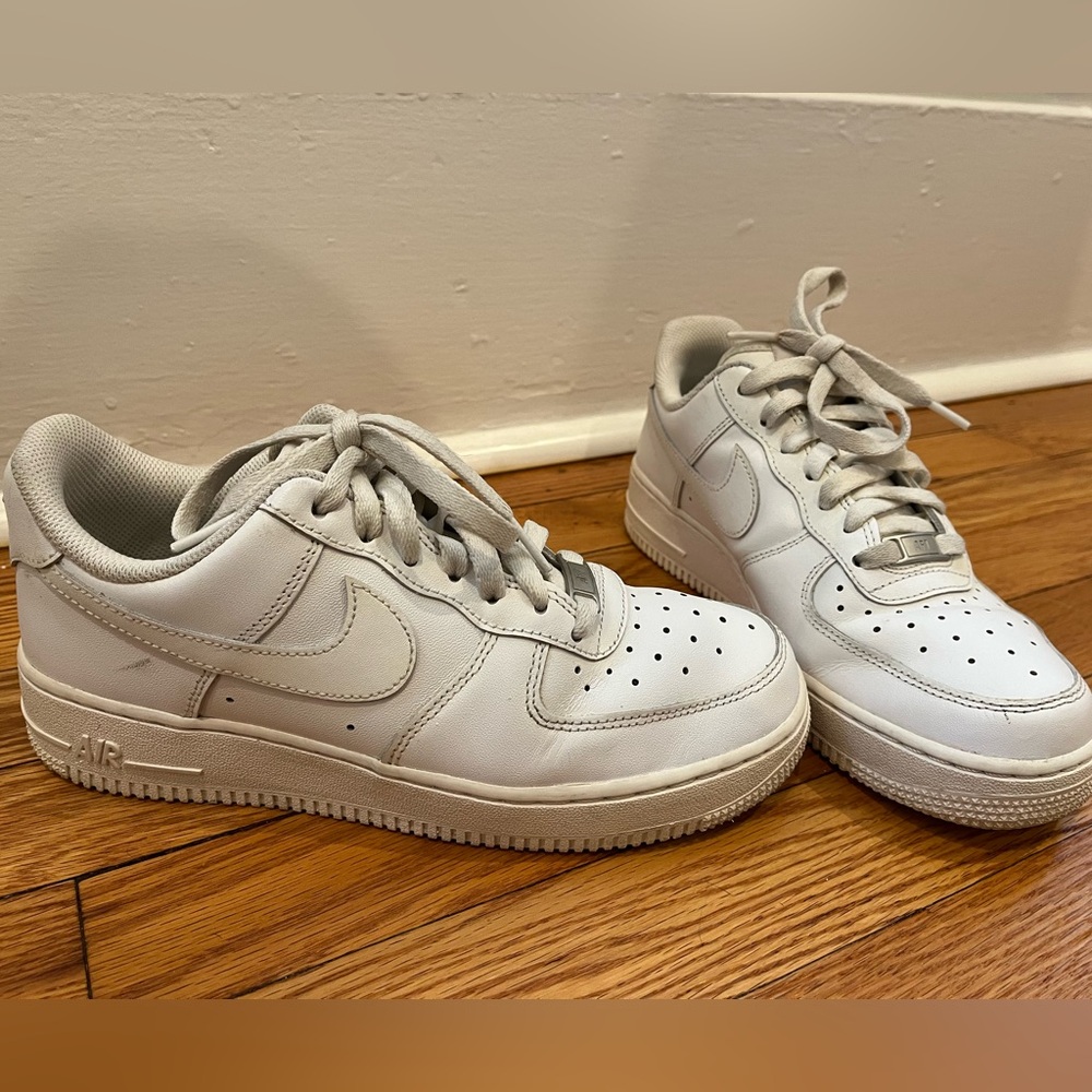 Nike AirForce 1 Sneakers in White Womens 7.5 Boys Mens 5.5